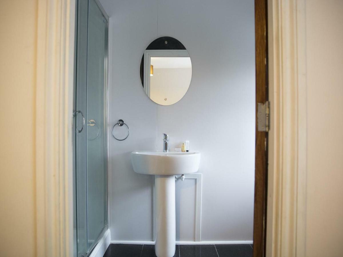 Oyo Vale Lodge Windsor Eksteriør billede
