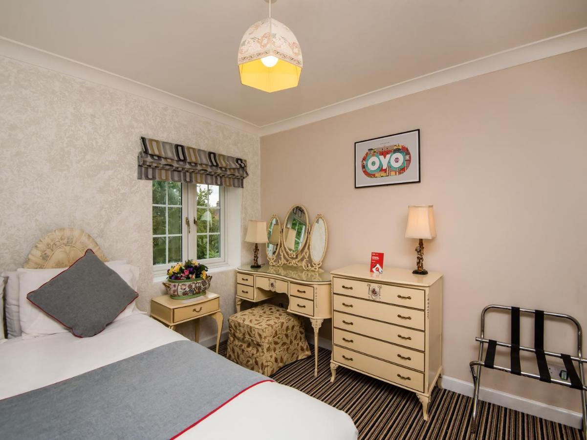 Oyo Vale Lodge Windsor Eksteriør billede